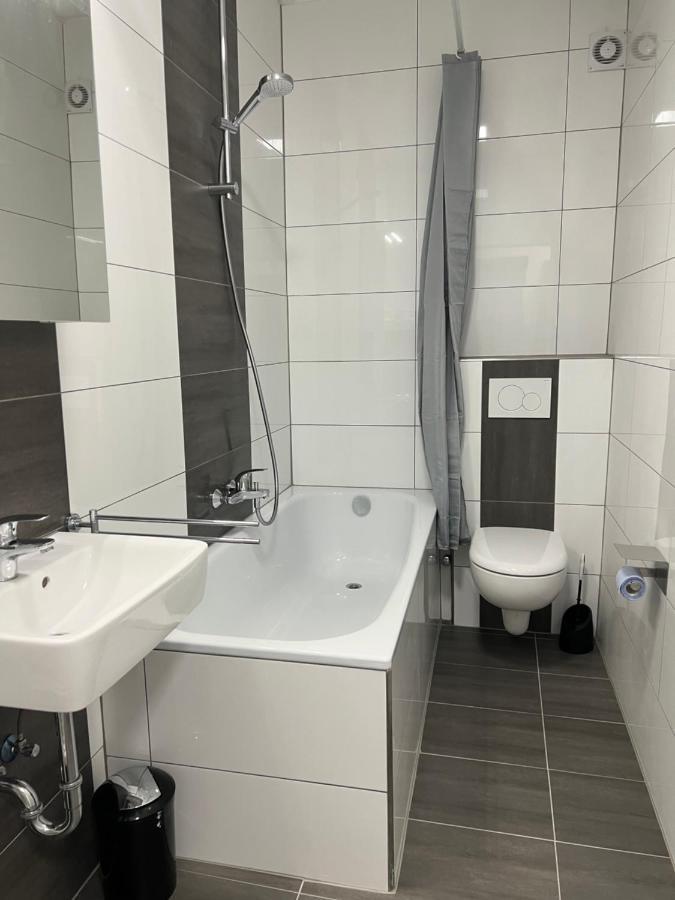 Freshly Renovated City Apartments Essen Kitchen Wifi Near Duesseldorf Airport Exteriör bild
