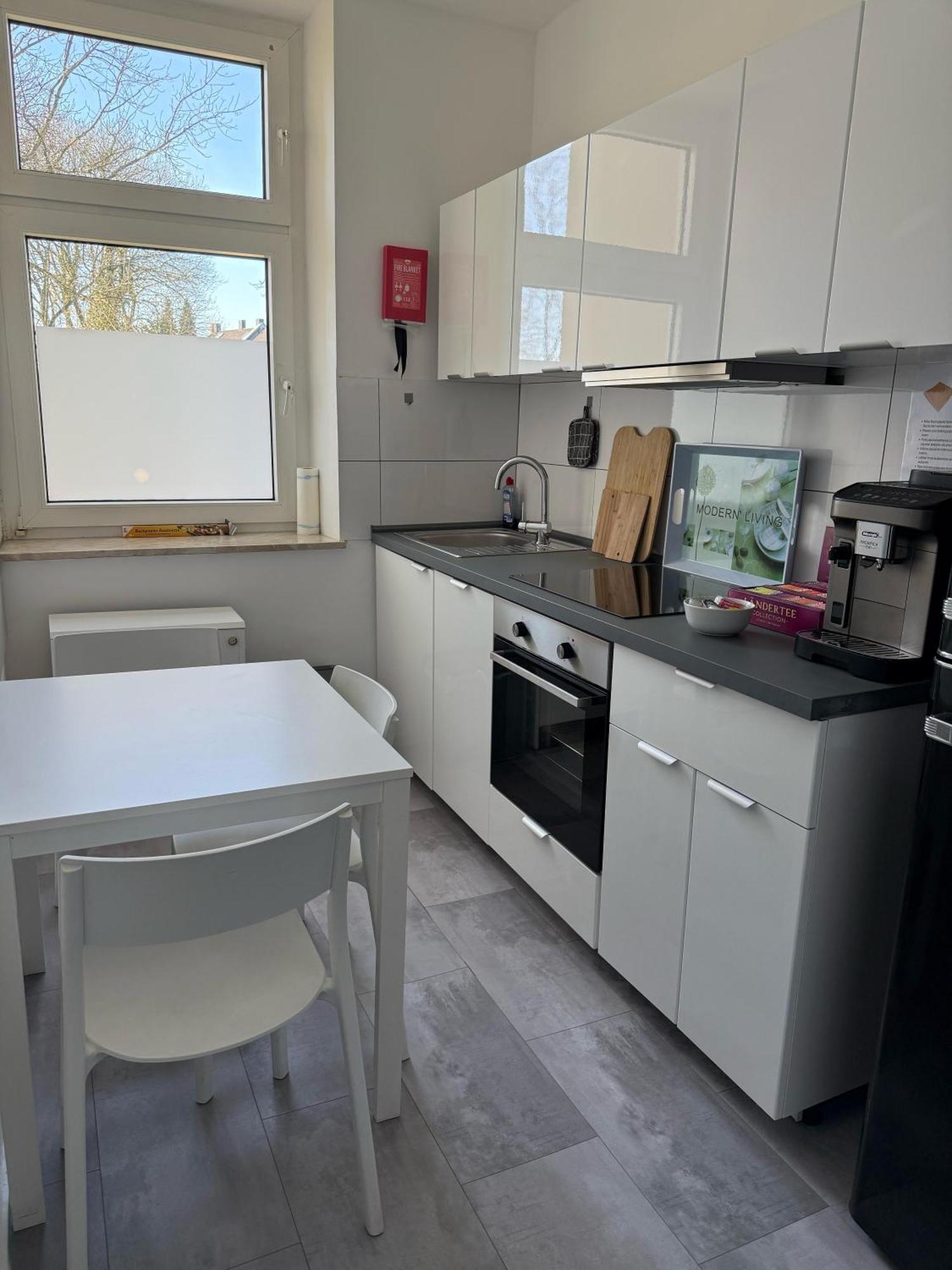 Freshly Renovated City Apartments Essen Kitchen Wifi Near Duesseldorf Airport Exteriör bild